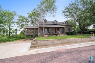 587 W 2nd St, Parker, SD 57053