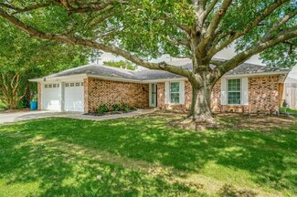 1932 Hurstview Dr, Hurst, TX 76054