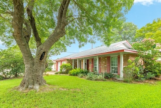 22 Maple Ln, Galveston, TX 77551