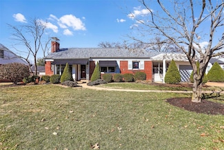 233 W Old Watson Rd, Saint Louis, MO 63119