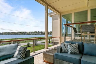 82 Ellery Rd, Newport, RI 02840