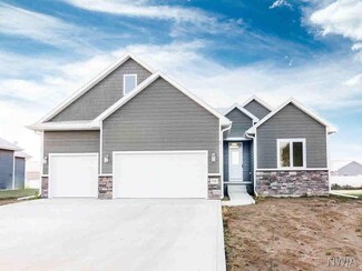 526 Kingston Cir, Sergeant Bluff, IA 51054