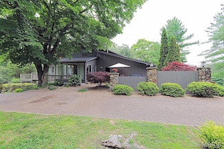 166 S Redbud Ln, Jackson, MO 63755