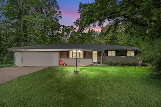 W188N10115 Maple Rd, Germantown, WI 53022