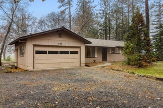 957 Eric Loop, Grants Pass, OR 97526