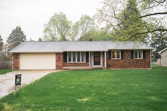 7720 Ridgewood Dr, Jenison, MI 49428