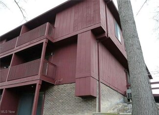 7517 Creekwood Dr Unit 17C, North Royalton, OH 44133