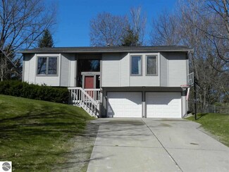 1414 Arnold Ct, Traverse City, MI 49684