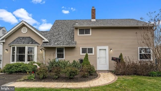 55 Grapevine Rd, Levittown, PA 19057