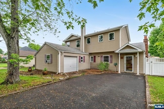 33 Dogwood Ln, Emerson, NJ 07630