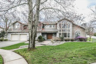 7 Opatut Ct, Edison, NJ 08817