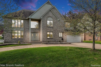 6011 Maple Forest Ct, West Bloomfield, MI 48322