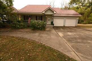 303 High St, Golden City, MO 64748