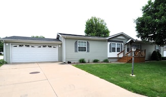 5453 White Pine Ln, Roscoe, IL 61073