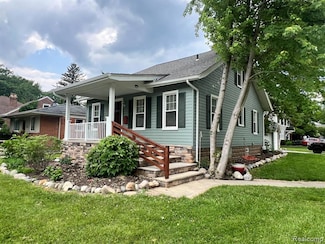 1402 Catalpa Dr, Royal Oak, MI 48067