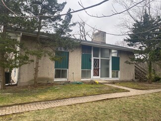 2170 New Willow Rd, Northfield, IL 60093
