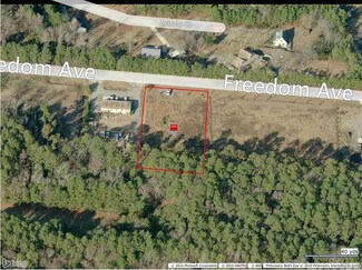 108 Freedom Ave, Powells Point, NC 27966