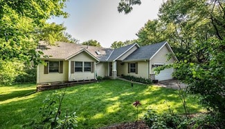 2211 Douglynn Ln, Saint Paul, MN 55119