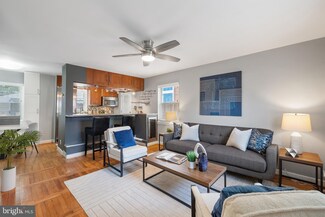 834 S Irving St, Arlington, VA 22204