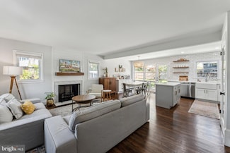 7919 Roswell Dr, Falls Church, VA 22043