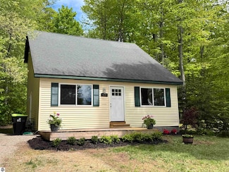 4872 E Shore Dr NE, Kalkaska, MI 49646