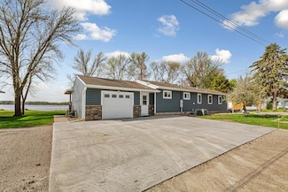 17055 Dickenson Ln, Waterville, MN 56096