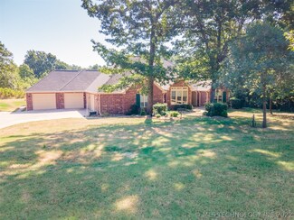 446 Lakeview Dr, Sand Springs, OK 74063