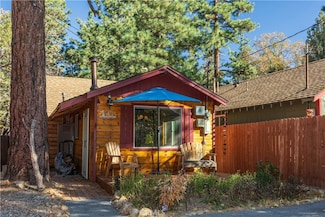 435 Moreno Ln, Sugarloaf, CA 92386