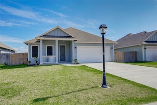 140 Shadow Moss Ln, Rockport, TX 78382