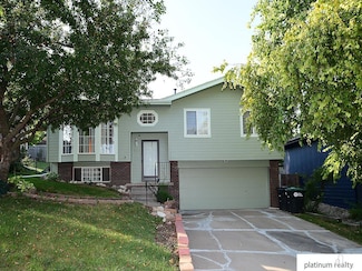 8211 Howell St, Omaha, NE 68122