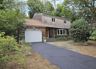 2 Maple Ave, Stony Brook, NY 11790