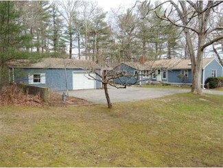 536 Snipatuit Rd, Rochester, MA 02770