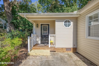 102 Decatur Rd, Oak Ridge, TN 37830