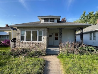 2710 Hartzer St, South Bend, IN 46628
