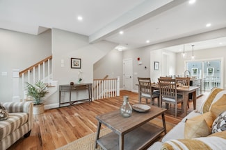 13 Juniper Ln, Portsmouth, NH 03801