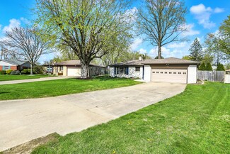 731 Oak Dr, Greenwood, IN 46142