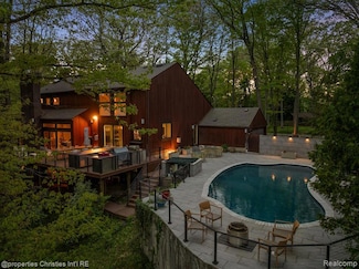 7371 Lindenmere Dr, Bloomfield Hills, MI 48301
