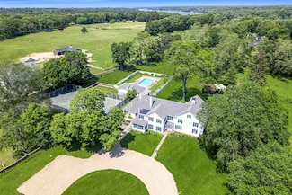 31 Lamberts Cove Rd, Vineyard Haven, MA 02568