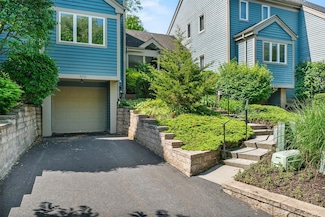 5702 Manor Dr, Peekskill, NY 10566