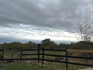 000 Herman J Ln, Atascosa, TX 78002
