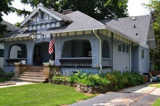 724 N Spring St, Elgin, IL 60120