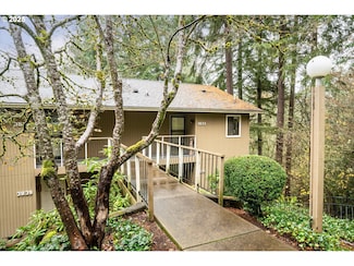 3833 Colony Oaks Dr Unit 22, Eugene, OR 97405