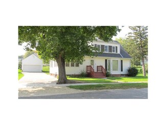 121 River St S, Central City, IA 52214