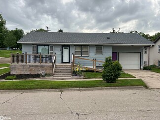 126 S Walnut St, North English, IA 52316