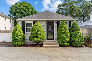 160 Coburn St, Warwick, RI 02889