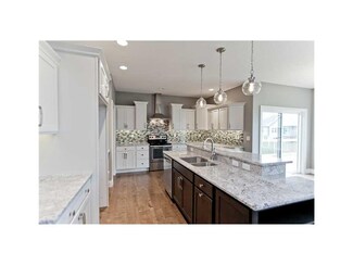 395 Kilbirnie Rd, Robins, IA 52328
