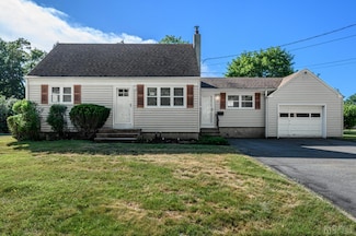 16 Green Rd, Mine Hill, NJ 07803
