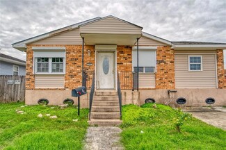 560 Grovewood Dr, Gretna, LA 70056