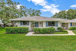 908 Club Dr, Palm Beach Gardens, FL 33418