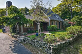 2 Greengate Rd, Falmouth, MA 02540